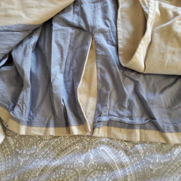 Classic Light Tan Trench Coat With Pockets - Picture 5 of 8